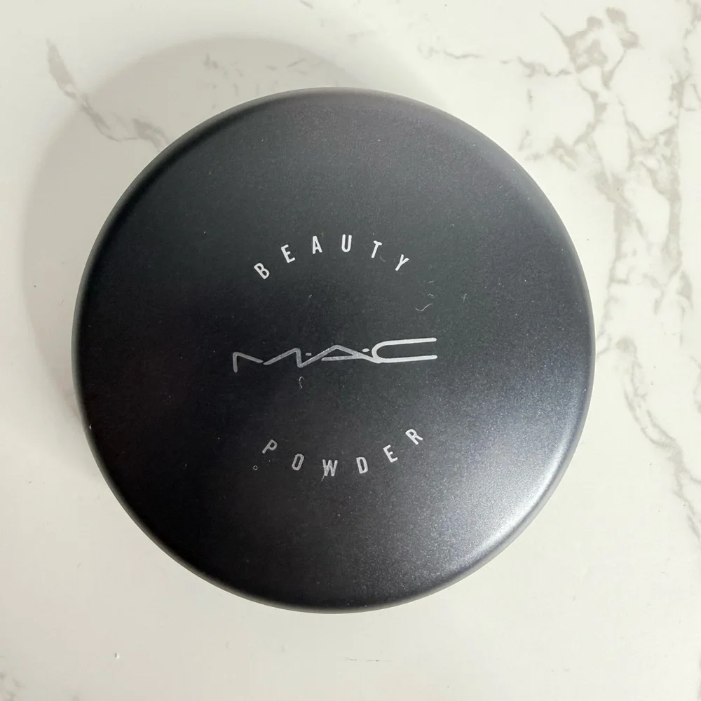 MAC Cosmetics Beauty Powder in Alpha Girl NIB - Picture 5 of 6